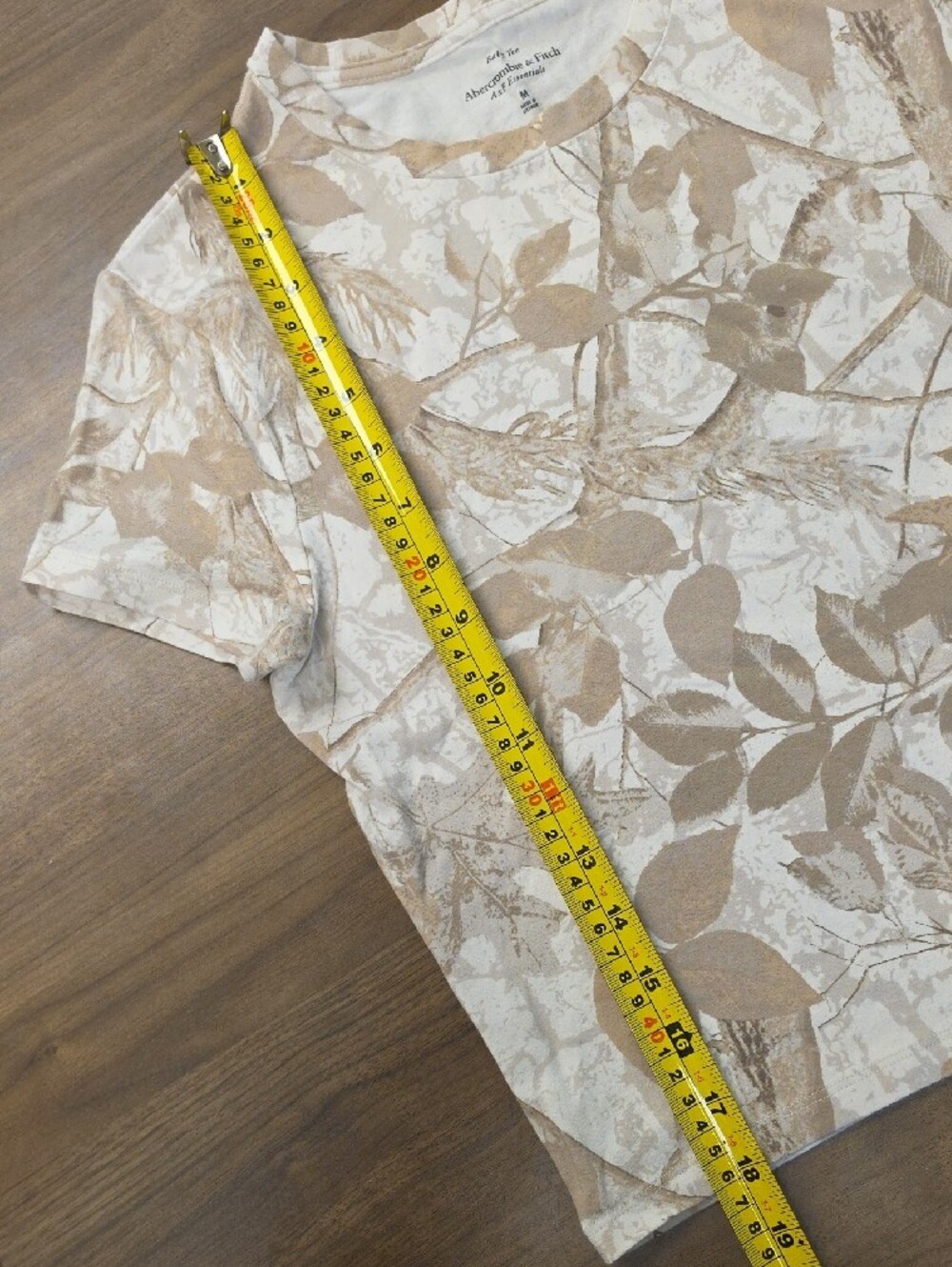 Abercrombie & Fitch Neutral Camo, Essential Tuckable Baby Tee, Size Med. - Picture 3 of 5